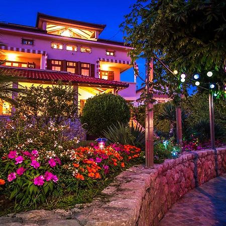 Villa Amalija ซูโกชัน ภายนอก รูปภาพ