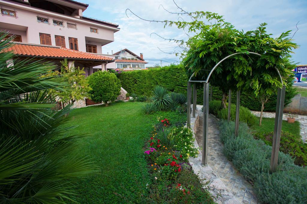 Villa Amalija ซูโกชัน ภายนอก รูปภาพ