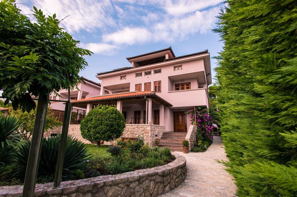 Villa Amalija ซูโกชัน ภายนอก รูปภาพ